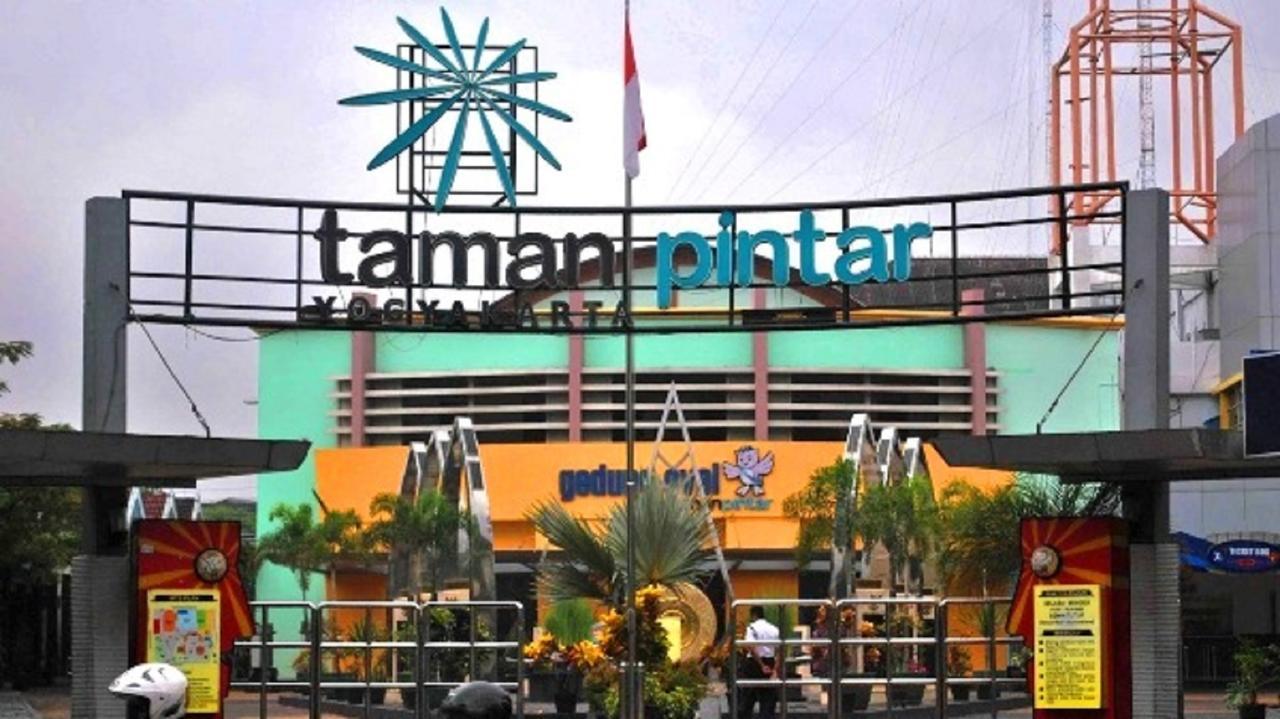 La Javanaise Home Stay Malioboro Yogyakarta Exterior photo